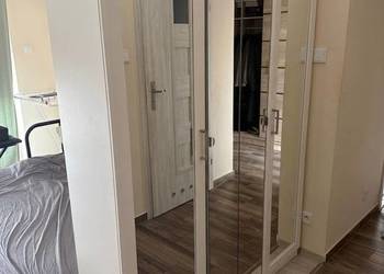 Szafa biała PAX (IKEA) z drzwiami lustrzanymi i szufladami