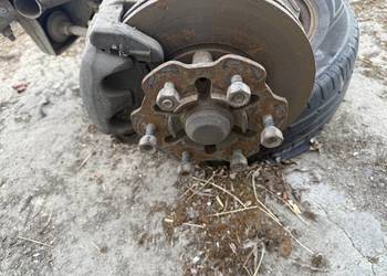 Piasta zwrotnica lewa Mazda E2200 e2200