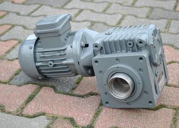 Motoreduktor kątowy 0.37kw. 26obr./min. LENZE