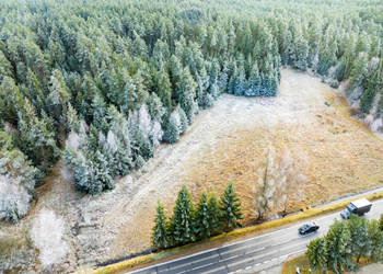 Działka przy głównej drodze w Harklowej