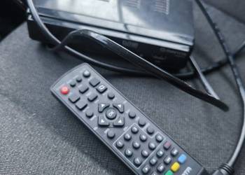 Dekoder z przewodem HDMI do naziemnej telewizji cyfrowej