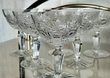 Kryształowe kieliszki do szampana