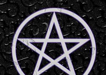 Nowa Wielka księga Cieni. Ponad 500 zaklęć Astrid Rollandson