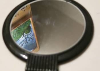 Dwustronne lusterko, średnica 13 cm, oprawione w plastikową ramkę