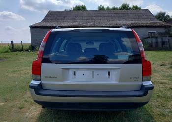 VOLVO V70 combi zderzak tył srebrny 426 26 kod lakieru