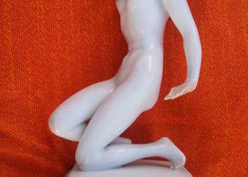 Figurka porcelanowa Smierc Kleopatry producent Herend