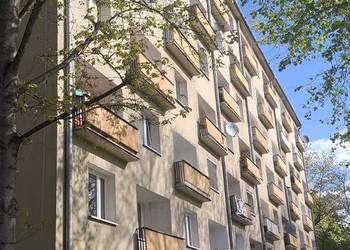 kawalerka 25m (2 pokoje), duży balkon, winda, os. Handlowe