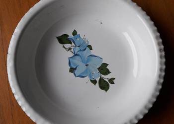 Stary , emaliowany talerzyk z okresu PRL - u