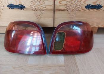 Lampy tyl toyota yaris 1 komplet