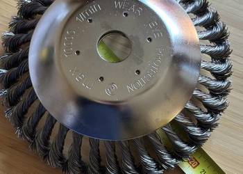 Szczotka druciana skręcana do podkaszarki / szlifierki – 200 mm – NOWA