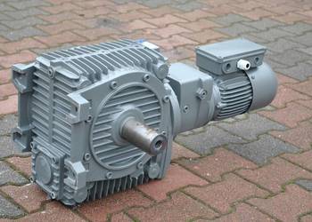Motoreduktor kątowy 0.55kw. 1,3obr. z hamulcem. Stqber
