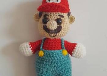 Mario postać wykonana na szydełku