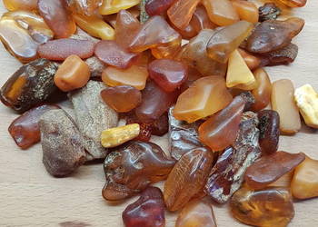 Bursztyn naturalny bałtycki bryłki kamień 261,5g