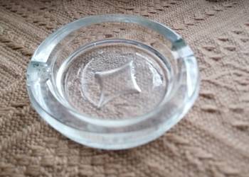 Szklana popielniczka karciana.Karo.Grube szkło.