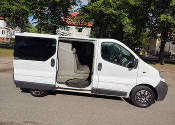 ,6 osobowa brygadówka VIVARO r2003, p1.9d sprawne z Hakiem długimi opłatami