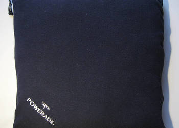 Poduszka Powerrade James & Nicholson. Wymiary 40x40x13 cm