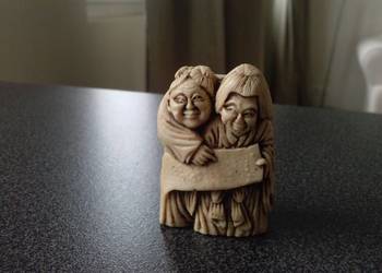 Rzeźbiona figurka dziada i baby, na prezent