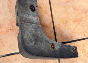 Chlapacz błotnika lewy przód Swift MK7 72322-68L0