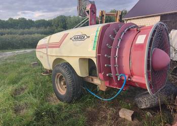 Opryskiwacz sadowniczy Hardi 2000L