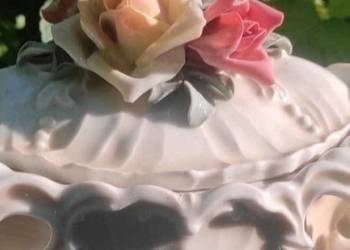 Porcelana zdobiona motywem róż