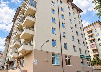 2 pokoje z balkonem i garazem