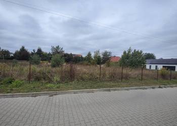 Działka 1050 m² Rusiec – cisza, szkoła 700 m, media, 3 min do S8