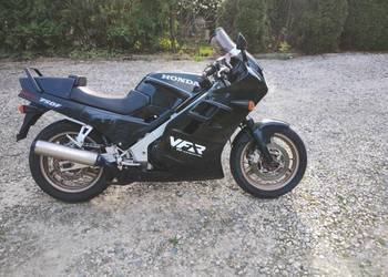 Sprzedam Honda VFR 750