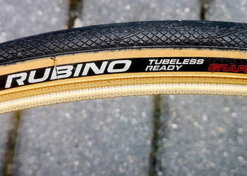 Opona rowerowa szosowa Vittoria Rubimo 700-23