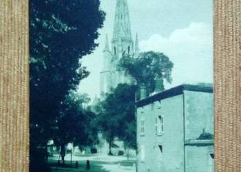 WIDOK NA KATEDRĘ W FONTENAY-LE-COMTE