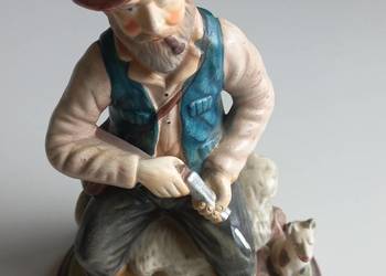 Figurka Myśliwy,  porcelana  biskwitowa Figurka Myśliwy,  porcelana  biskwitowa