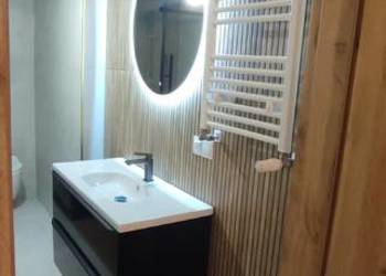 Apartament z widokiem na Góry Sowie z miejscem parkingowym.