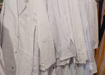 Fartuchy białe , długi rękaw.