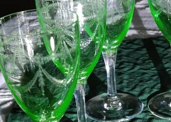 Antyczne kieliszki uranowe  6 sztuk.