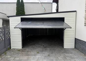 Blaszany Garaż 4x5m – Biały RAL + Grafit, Dach Spad na bok, Brama uchylna