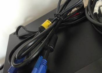 Kable do monitora i komputera