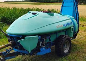 Opryskiwacz sadowniczy Berthoud Fructair 1500l