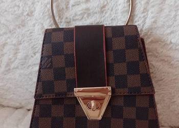Louis Vuitton/ Mała, brązowa torebka listonoszka, kuferek