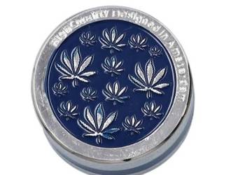 Młynek do Tytoniu Ziół Suszu Grinder Srebrno-Niebieski z Listkami Marihuany