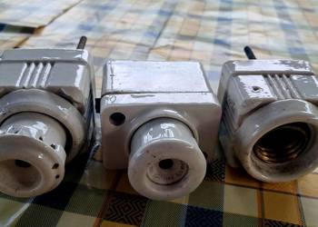 Stare Porcelanowe Oprawy Bezpiecznikowe Z Bezpiecznikami - Made in Poland -