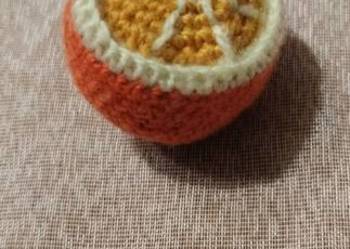 Maskotka pomarańcze na szydełku