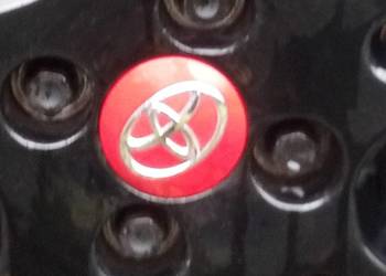 Komplet dekielków do felg aluminiowych Toyota Aygo czerwone