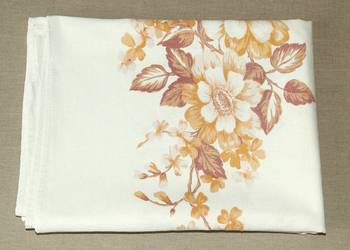 Obrus bawełniany we wzór roślinny, kwiatowy. 123 x 87 cm. Vintage PRL