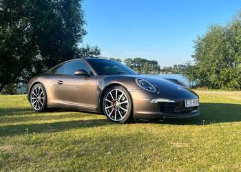Porsche 911 Carrera S model 991