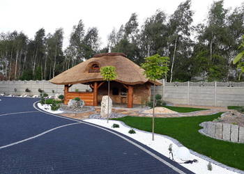 Altany kryte trzciną strzechą