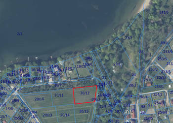 Działka nad jeziorem