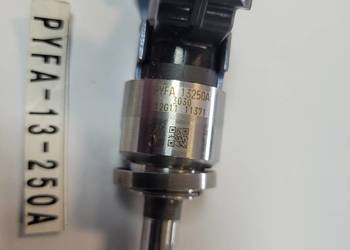 WTRYSKIWACZ MAZDA PYFA-13-250A PYFA13250A NEW ORGINAŁ PYFA 13 250A
