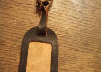 Stara zawieszka do bagażu czarna skórzana Stara zawieszka do bagażu czarna skórzana