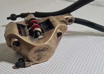 Suzuki GSXR 1000 K1 zacisk tył przewód