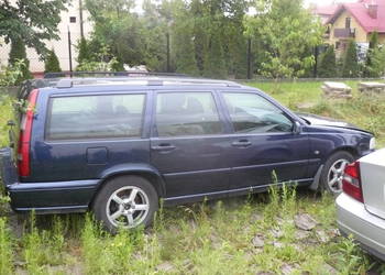 Szyba karoseryjna prawa lewa z błotnika Volvo v70 850 r. kol