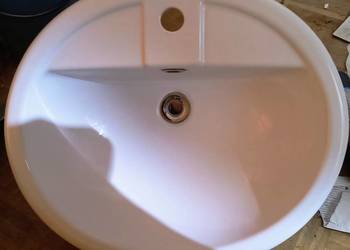 ceramiczny zlew umywalka do łazienki z kranem bateria łazienkowa wc toaleta